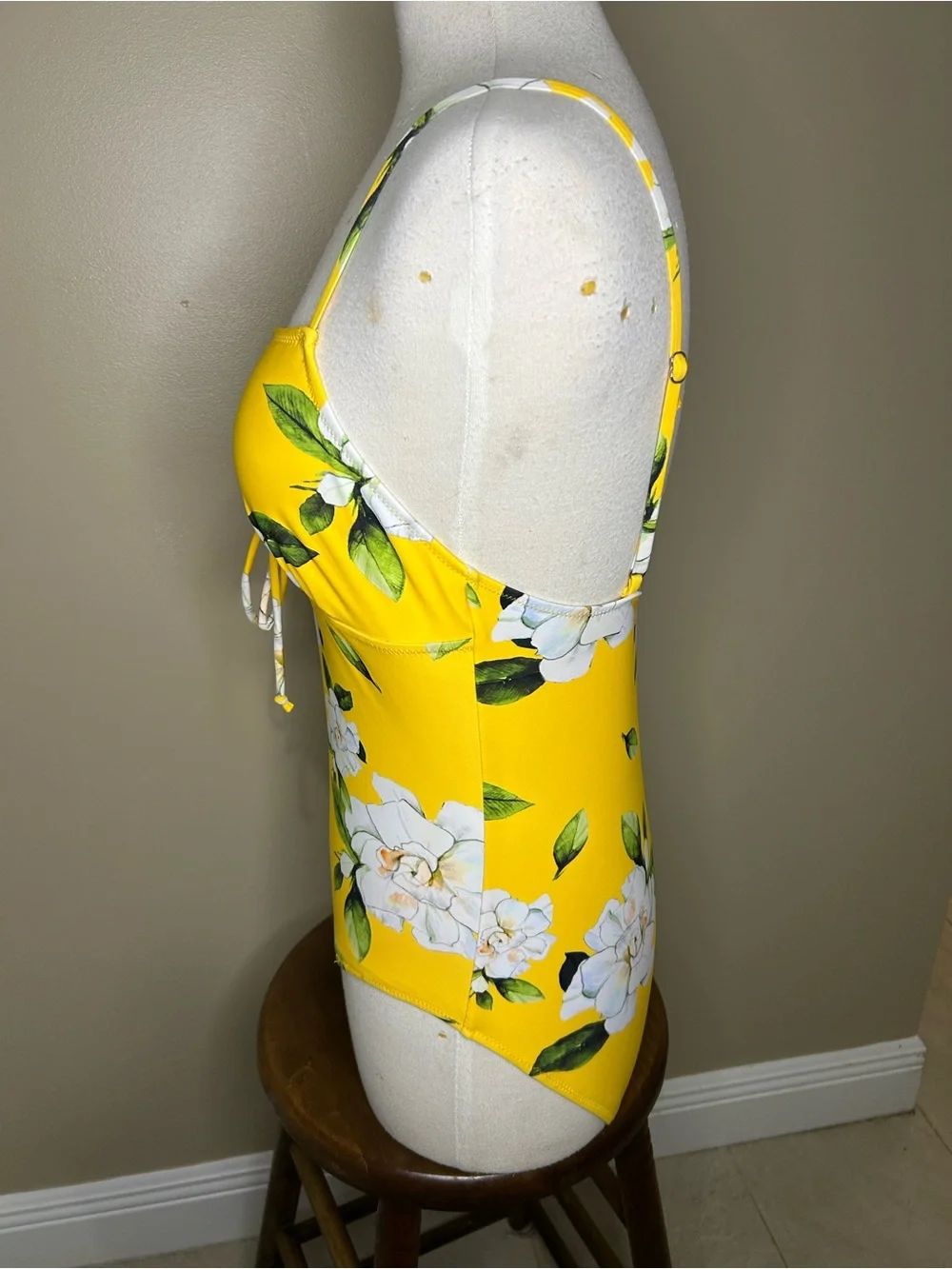 Cupshe Yellow Floral Lace-Up One-Piece Swimsuit with White Accents